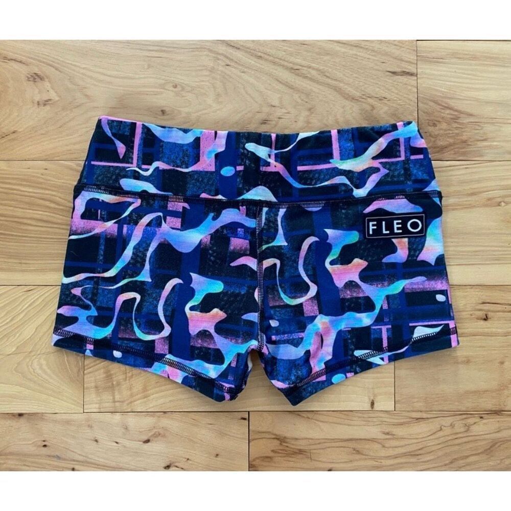 Fleo HTF Holographic Print Original Shorts Size Small 2.5